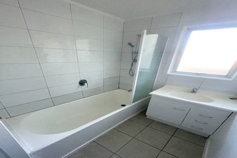 Photo of property in 19 Finlow Drive, Te Atatu South, Auckland, 0610