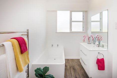 Photo of property in 36 Winston Avenue, Hokowhitu, Palmerston North, 4410