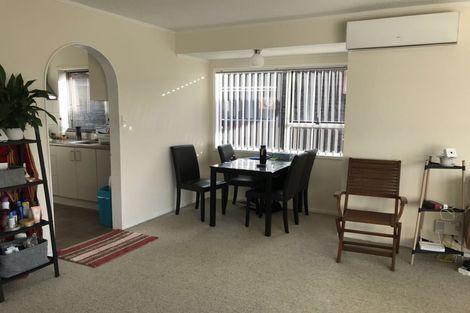 Photo of property in 1/309 Wairau Road, Totara Vale, Auckland, 0627