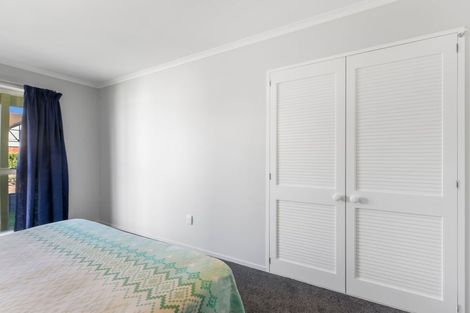 Photo of property in 150 Royal Park Drive, Parklands, Christchurch, 8083