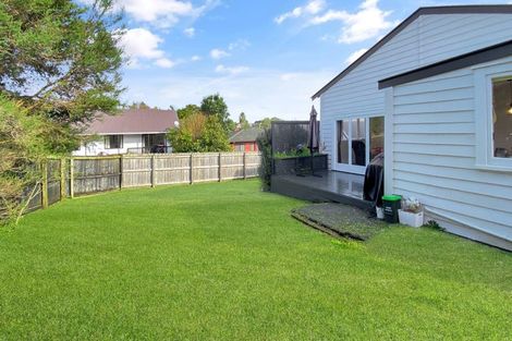Photo of property in 4 Bowers Road, Glen Eden, Auckland, 0602