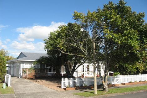 Photo of property in 5 Micawber Place, Mellons Bay, Auckland, 2014