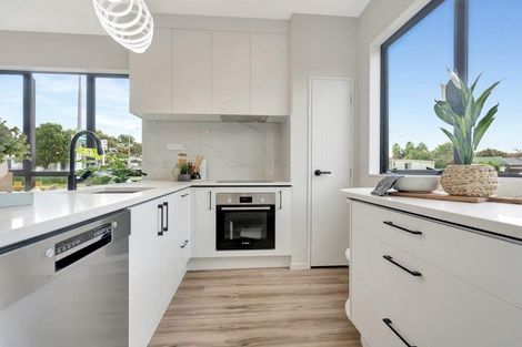 Photo of property in 49a Riverton Drive, Randwick Park, Auckland, 2105