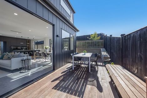 Photo of property in 8 Koheru Place, Long Bay, Auckland, 0630