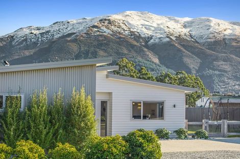 Photo of property in 16 Isthmus Place, Lake Hawea, Wanaka, 9382