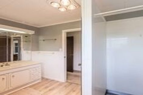 Photo of property in 76a Brian Crescent, Stanmore Bay, Whangaparaoa, 0932