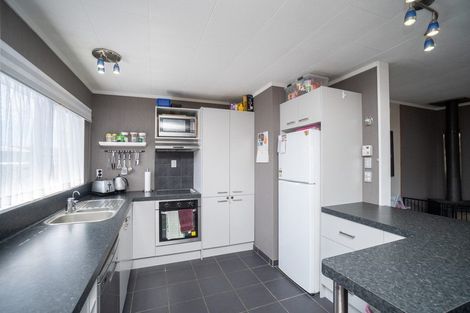 Photo of property in 46 Raglan Avenue, Cloverlea, Palmerston North, 4412