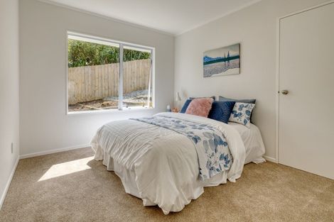 Photo of property in 10 Van Dyke Place, West Harbour, Auckland, 0618