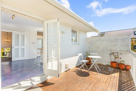Photo of property in 24 Salem Place, Torbay, Auckland, 0630