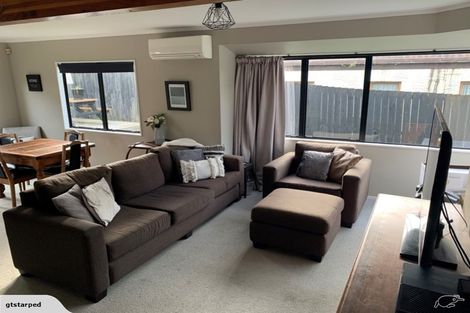 Photo of property in 2/5 Holland Road, Hillcrest, Auckland, 0627