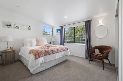 Photo of property in 3 View Road, Shelly Park, Auckland, 2014