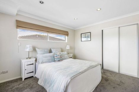 Photo of property in 8 Andy Crescent, Flat Bush, Auckland, 2016