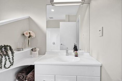 Photo of property in 2 Kawaroa Close, New Plymouth, 4310