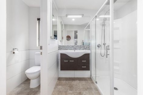 Photo of property in 2 Ocean Vista Lane, Paraparaumu, 5032