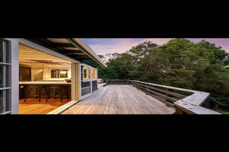 Photo of property in 8 Arapito Road, Titirangi, Auckland, 0604