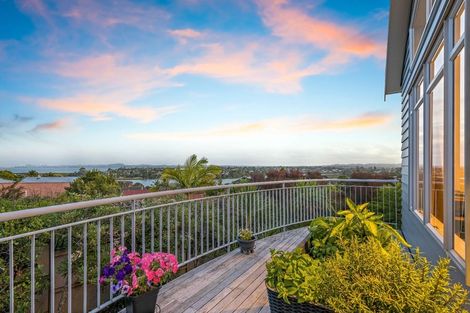 Photo of property in 8 Graceview Way, West Harbour, Auckland, 0618