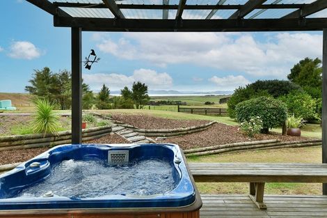 Photo of property in 1708 South Head Road, South Head, Helensville, 0874