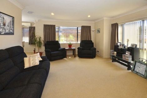 Photo of property in 33 Croftview Road, Wattle Downs, Auckland, 2103