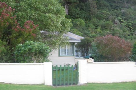 Photo of property in 28 Sunny Grove, Wainuiomata, Lower Hutt, 5014