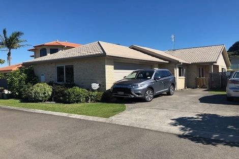 Photo of property in 2/100 Millers Road, Brookfield, Tauranga, 3110