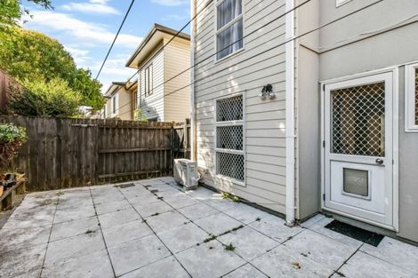 Photo of property in 8 Verdale Circle, Glen Eden, Auckland, 0602