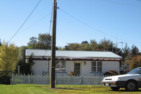 Photo of property in 10 Ongo Road, Hunterville, 4730