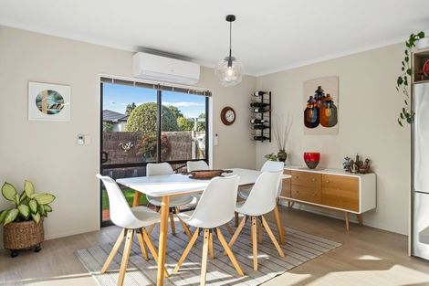 Photo of property in 2 Halsey Grove, Paraparaumu Beach, Paraparaumu, 5032