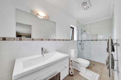 Photo of property in 19 John Guthrie Place, Merrilands, New Plymouth, 4312