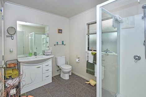 Photo of property in 16a Glenross Drive, Wattle Downs, Auckland, 2103