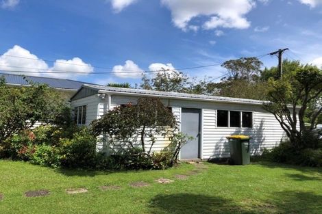 Photo of property in 18 Yeovil Road, Te Atatu Peninsula, Auckland, 0610