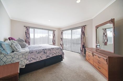Photo of property in 33 Fergy Crescent, Wattle Downs, Auckland, 2103
