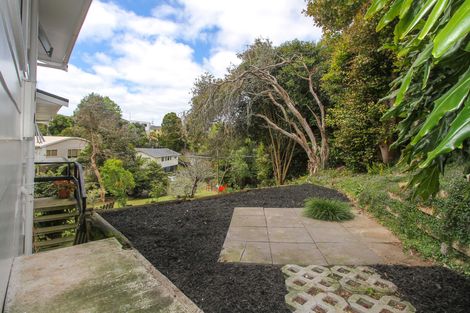 Photo of property in 52 Weatherly Road, Torbay, Auckland, 0630