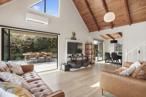 Photo of property in 99 Captain Scott Road, Glen Eden, Auckland, 0602