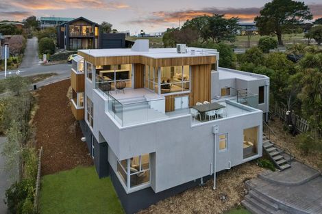 Photo of property in 283 Cannon Hill Crescent, Mount Pleasant, Christchurch, 8081