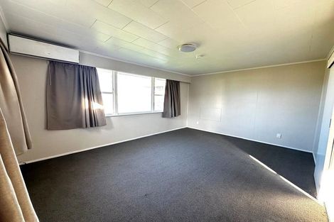 Photo of property in 130 Chichester Drive, Rosehill, Papakura, 2113