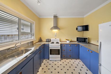 Photo of property in 25 Mexted Terrace, Tawa, Wellington, 5028