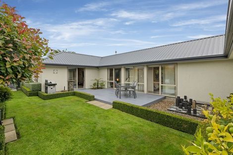 Photo of property in 77 Sarabande Avenue, Redwood, Christchurch, 8051