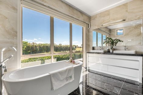 Photo of property in 28 Clifton Road, Whitford, Howick, 2571