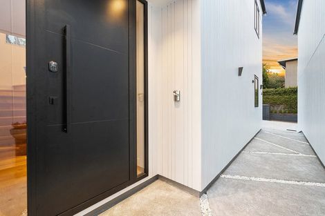 Photo of property in 15c Kiri Place, Mairangi Bay, Auckland, 0630