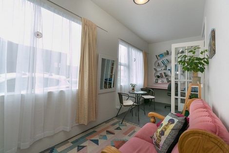 Photo of property in Devonport Apartments, 19/127 Saint Aubyn Street, New Plymouth, 4310