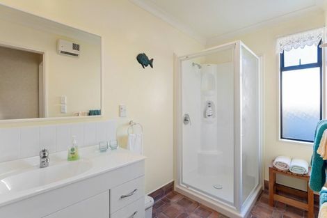 Photo of property in 5 Tararua Crescent, Otaki, 5512