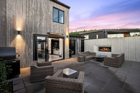 Photo of property in 5 Diamond Lane, Wanaka, 9305