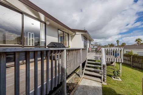 Photo of property in 30 Caribbean Drive, Unsworth Heights, Auckland, 0632