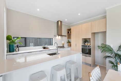 Photo of property in 6 Kuparu Lane, Red Beach, 0932