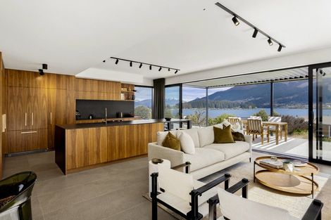 Photo of property in 513 Peninsula Road, Kelvin Heights, Queenstown, 9300