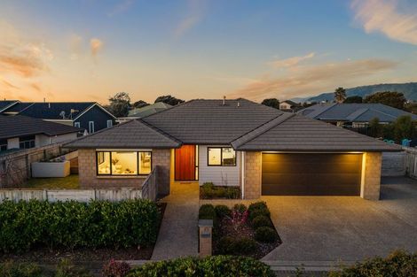 Photo of property in 10 Taranui Way, Paraparaumu Beach, Paraparaumu, 5032
