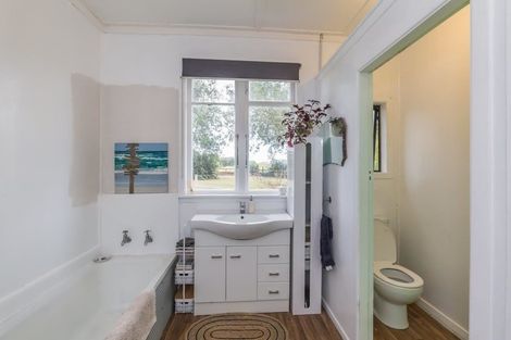 Photo of property in 328 Hokio Beach Road, Hokio Beach, Levin, 5571