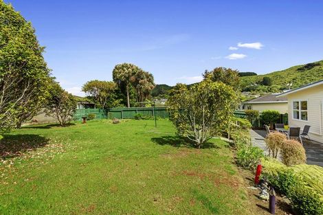 Photo of property in 8 Fitzwilliam Terrace, Tawa, Wellington, 5028