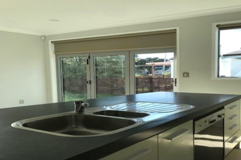 Photo of property in 11m Clearwater Cove, West Harbour, Auckland, 0618