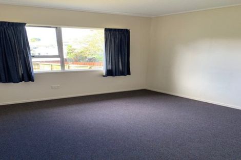 Photo of property in 12 Mile Place, Henderson, Auckland, 0612